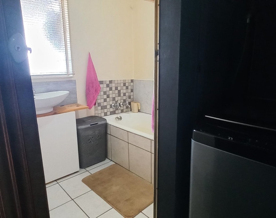 3 Bedroom Property for Sale in Roosheuwel North West